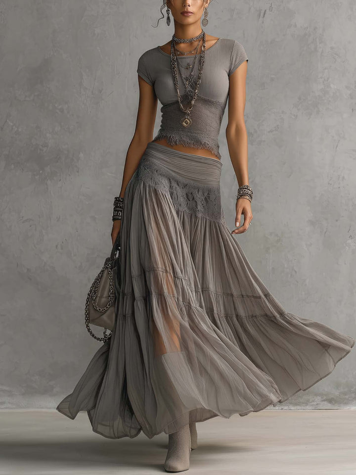 Conjunto de Top con Detalles de Encaje y Falda Maxi Plisada de Elena