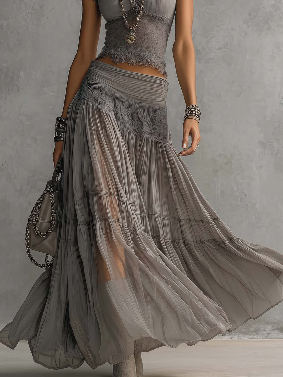 Conjunto de Top con Detalles de Encaje y Falda Maxi Plisada de Elena