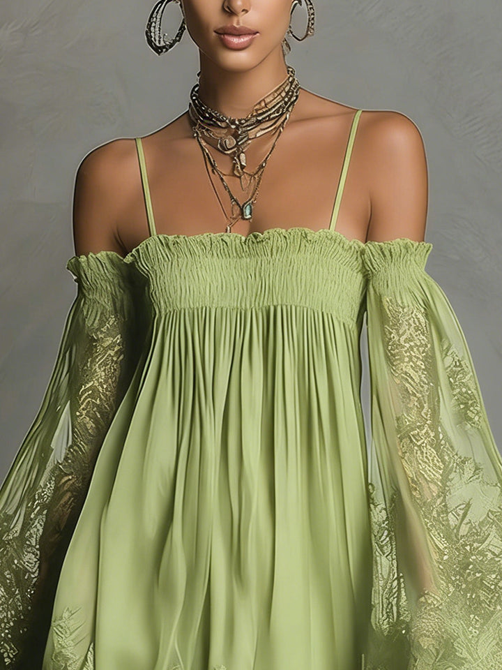 Noemi | Vestido mini de gasa azul marino con escote off-the-shoulder, detalles de encaje y mangas transparentes