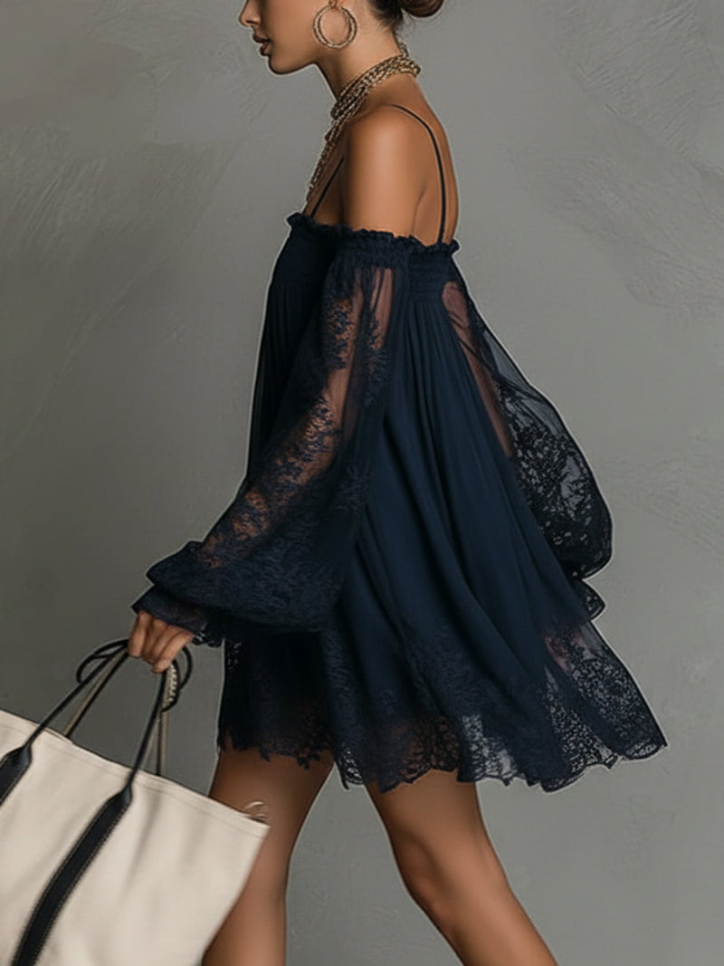 Noemi | Vestido mini de gasa azul marino con escote off-the-shoulder, detalles de encaje y mangas transparentes