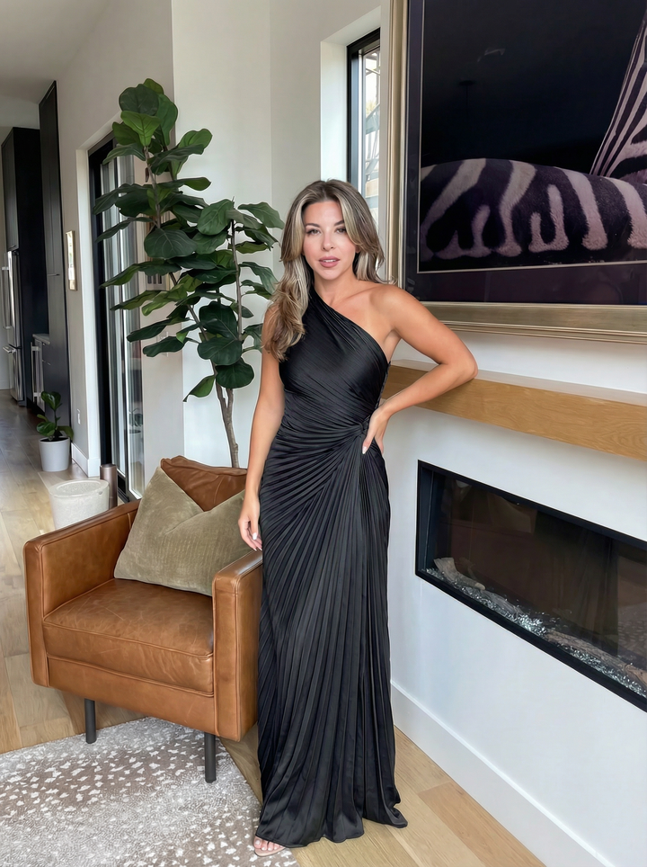 Aurelia – Vestido Plisado de Un Solo Hombro