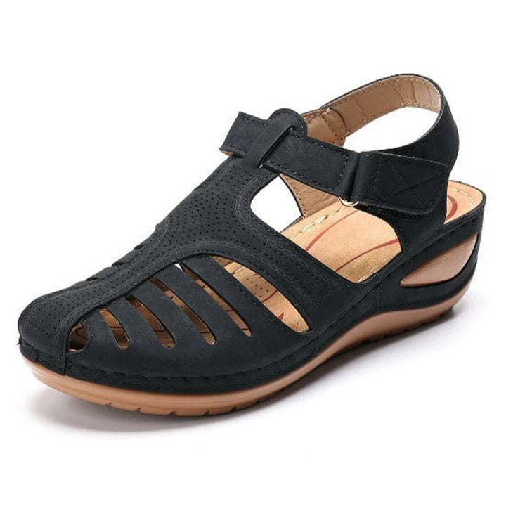 Amparo — Sandalias Cerradas con Cuña y Velcro