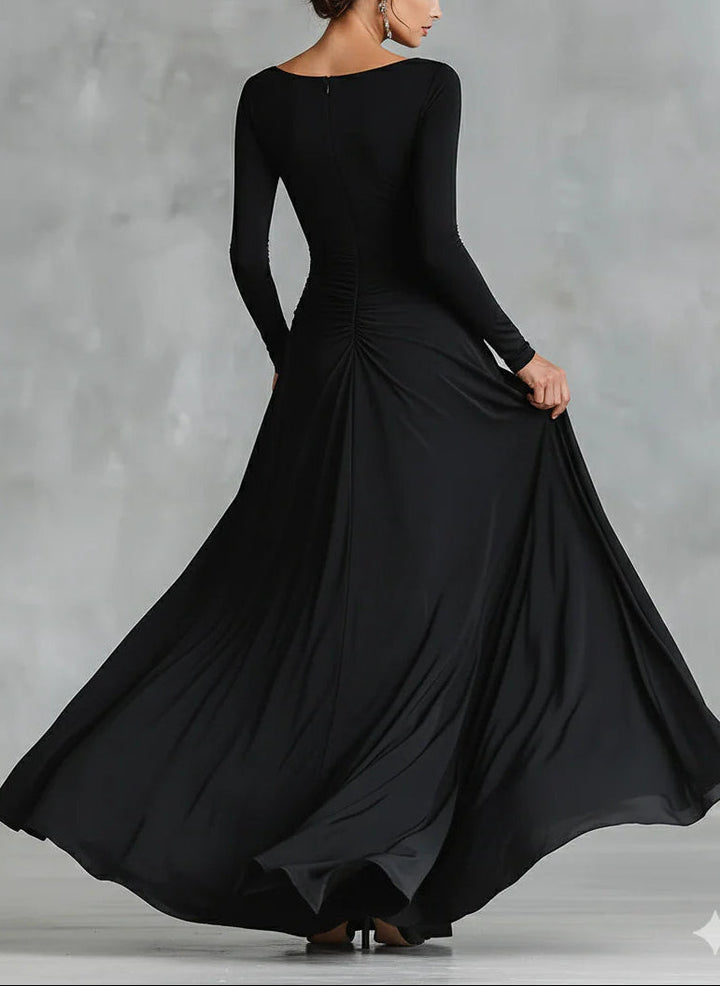 Adele - Vestido largo moderno de crepé negro con escote barco y pliegues