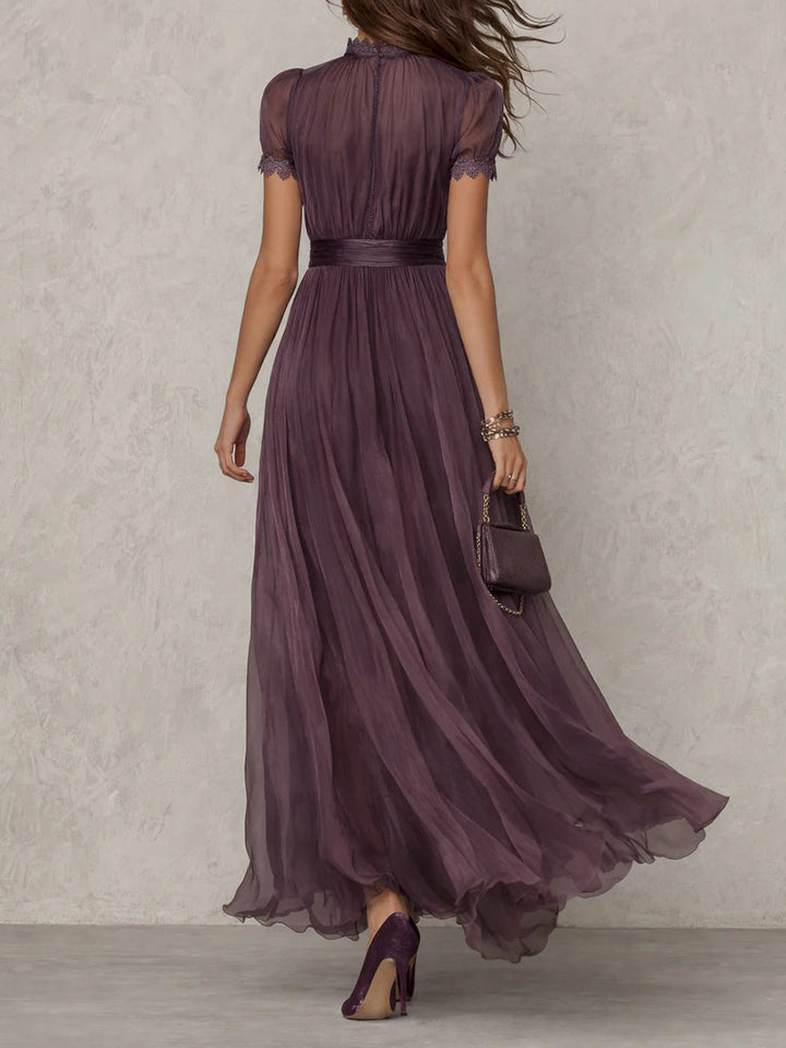 Flavia | Sofisticado vestido maxi de gasa morada con abertura
