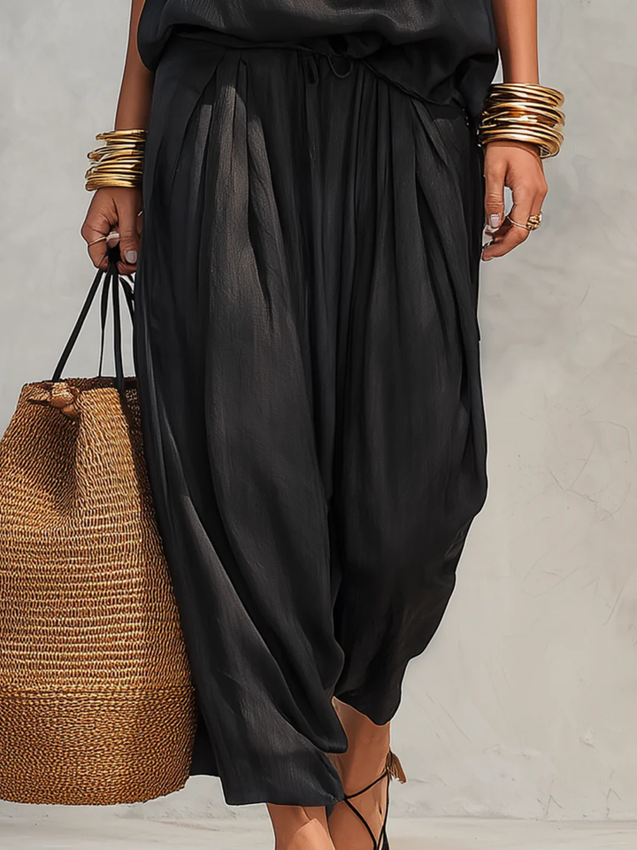 Conjunto de Top Halter y Pantalones Plisados