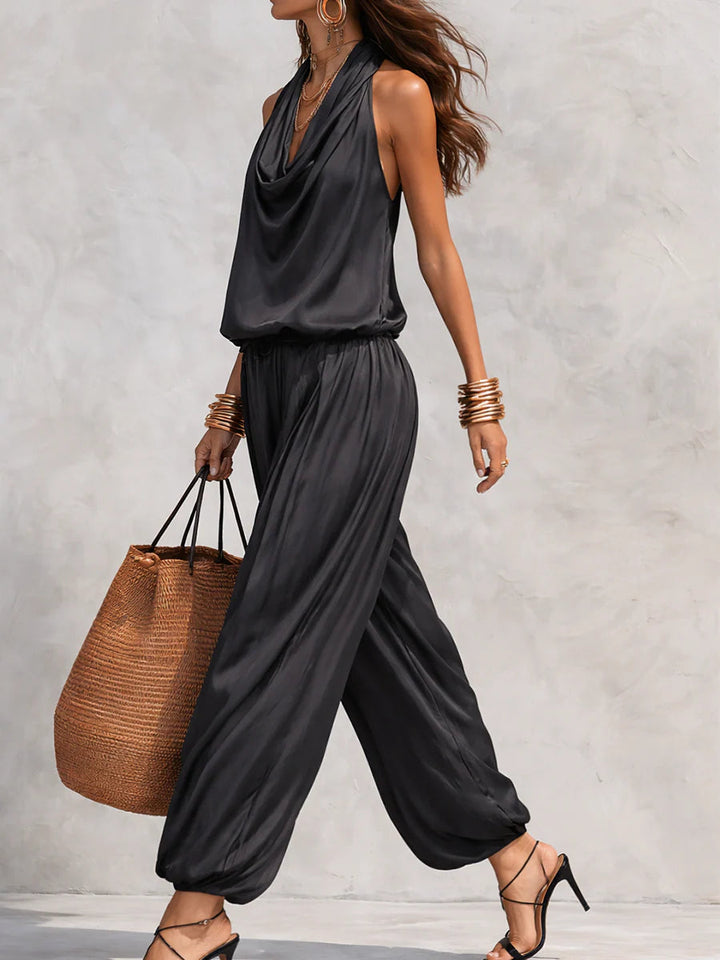 Conjunto de Top Halter y Pantalones Plisados