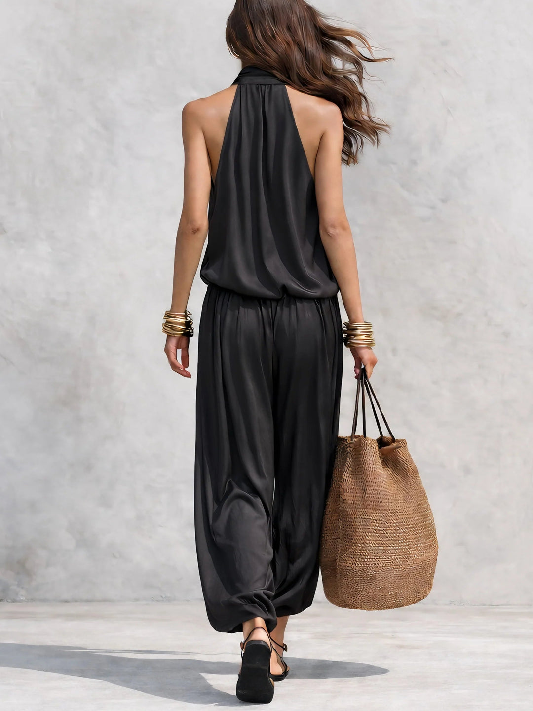 Conjunto de Top Halter y Pantalones Plisados