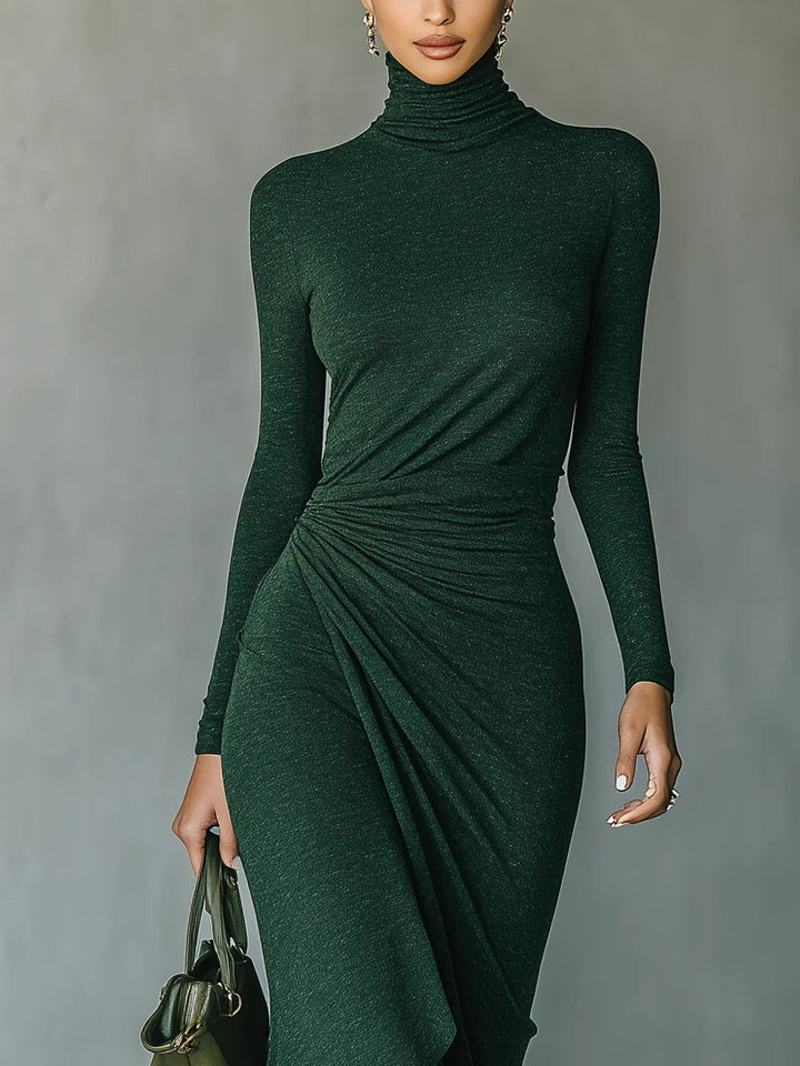 Lenora - Vestido midi asimétrico con drapeados y cuello alto en color verde oscuro