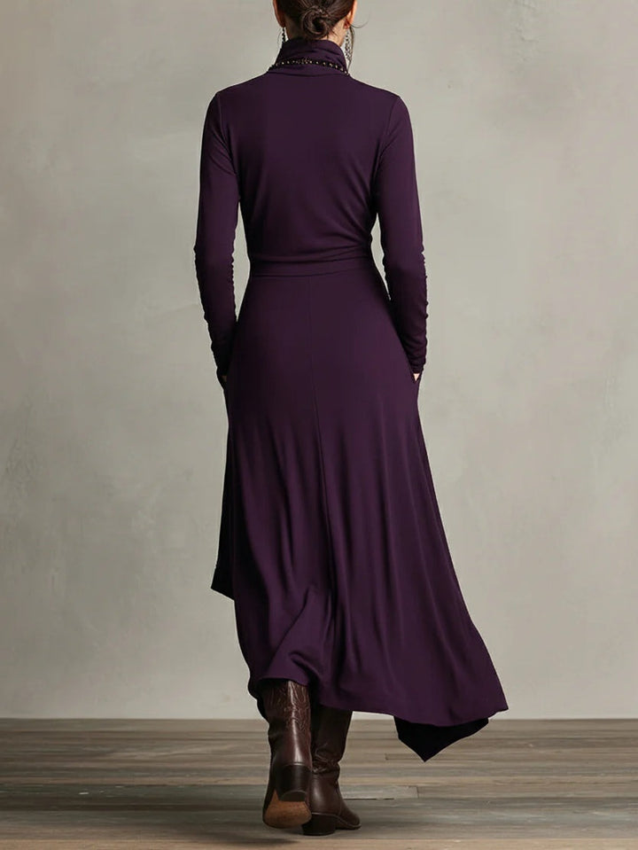 Aurelia · Vestido maxi plisado asimétrico con cuello alto