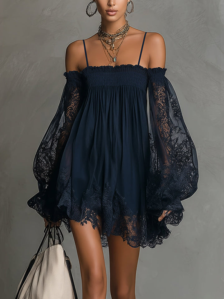 Noemi | Vestido mini de gasa azul marino con escote off-the-shoulder, detalles de encaje y mangas transparentes