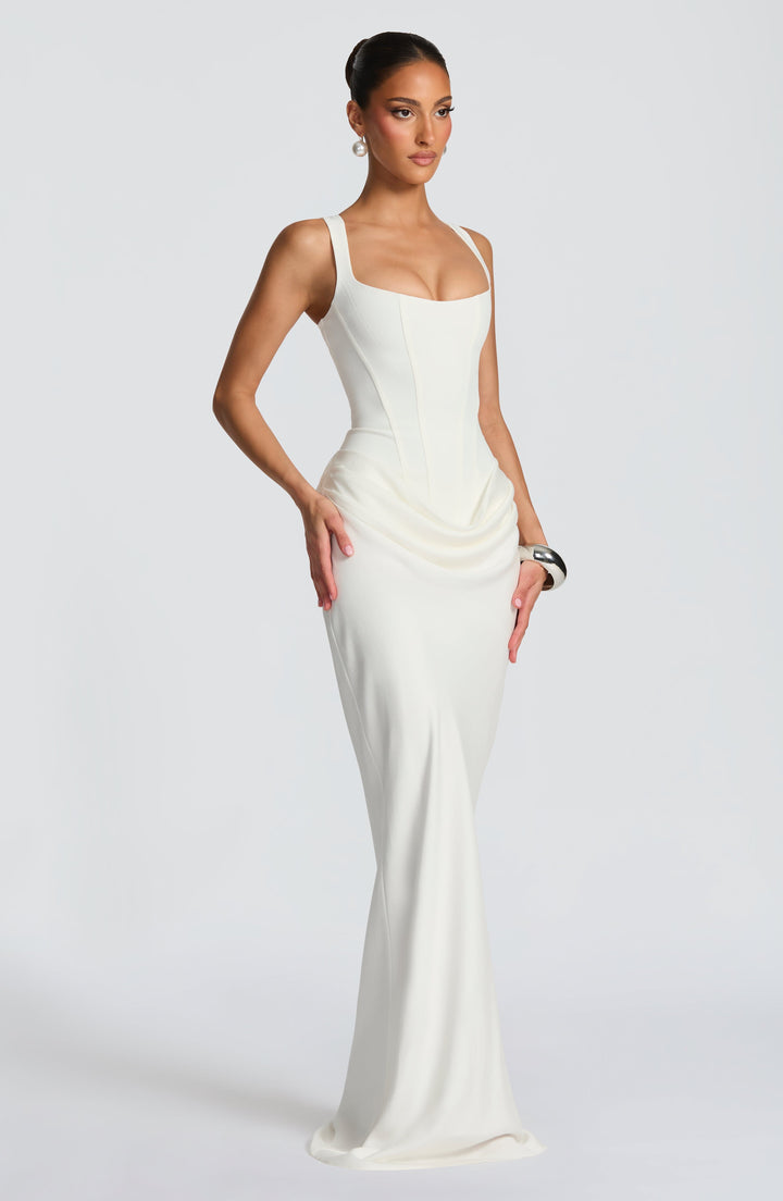 Luna · Vestido maxi con escote cuadrado