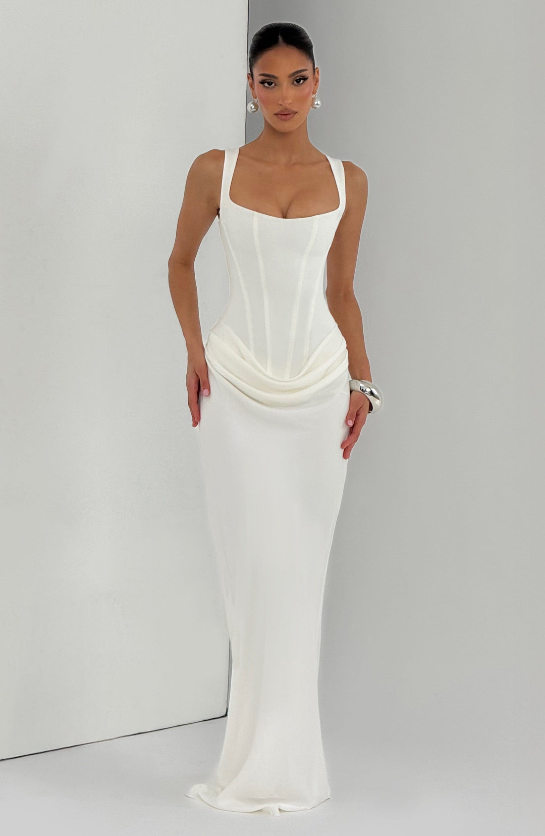 Luna · Vestido maxi con escote cuadrado