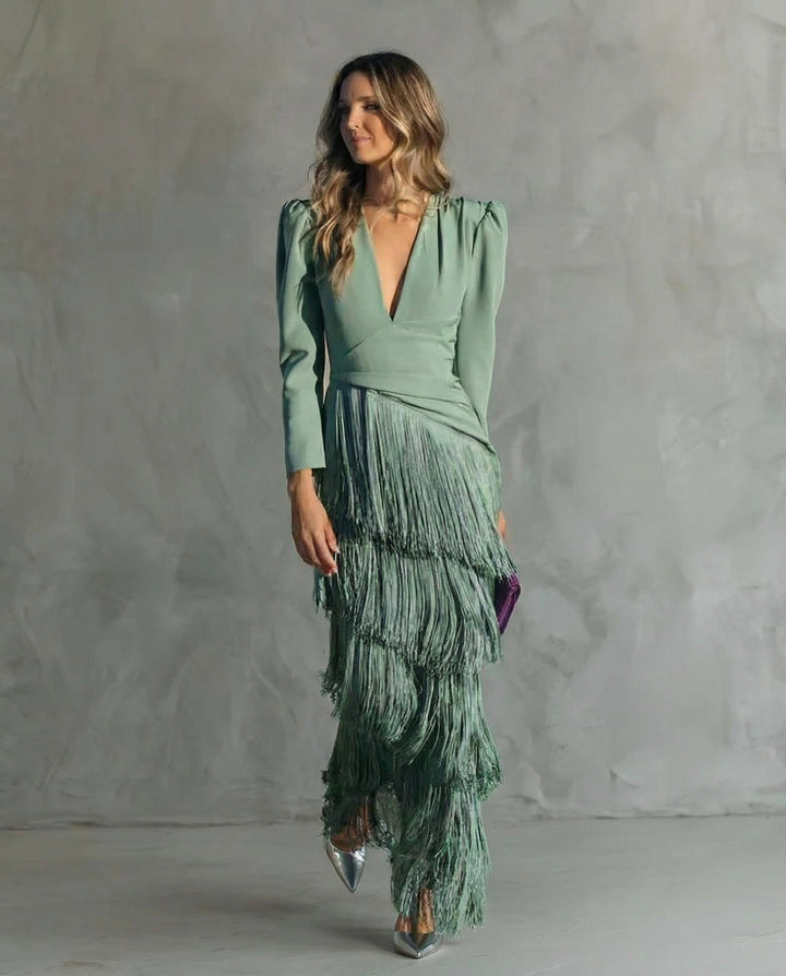 Chiara – Vestido Sofisticado con Mangas de Flecos