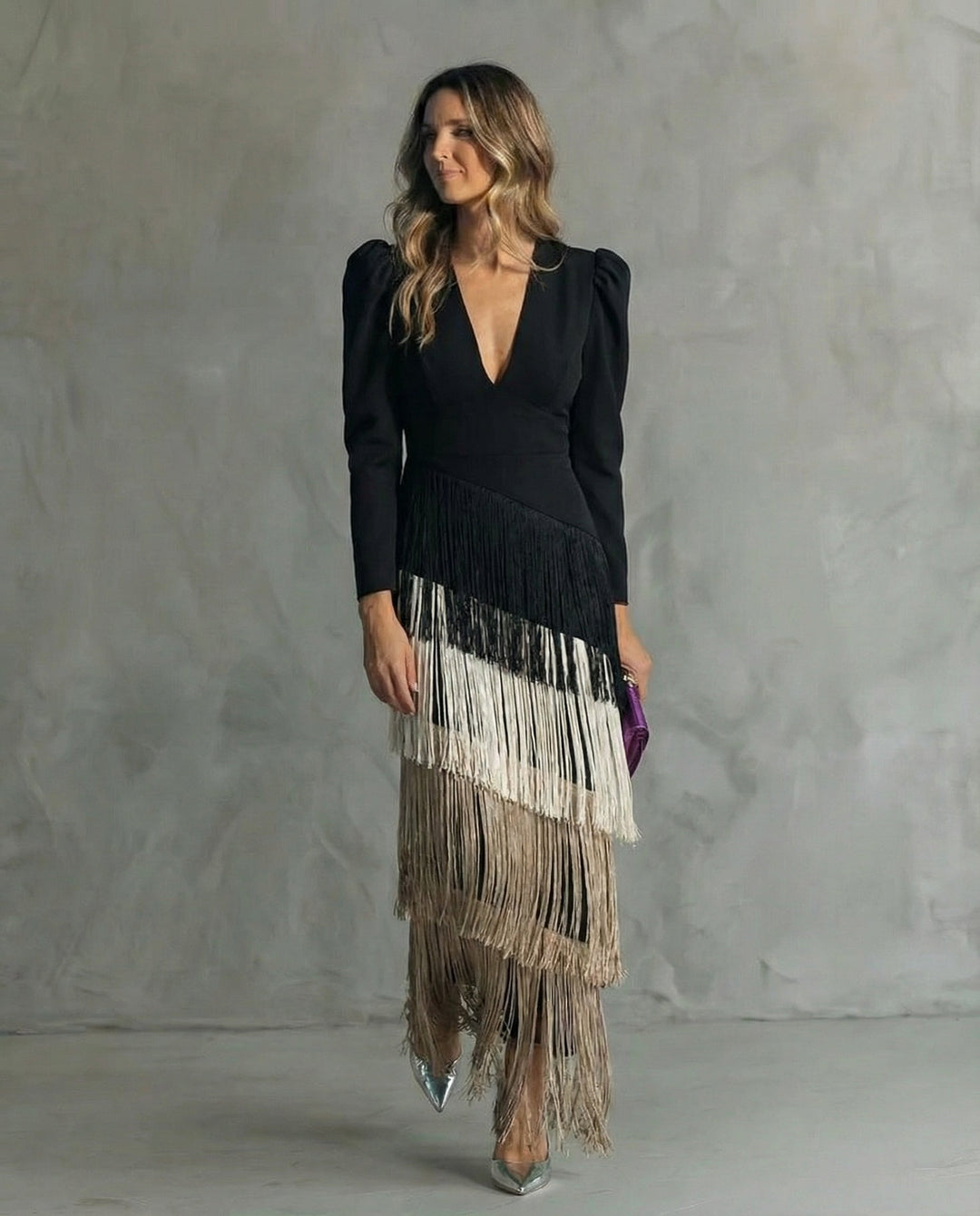 Chiara – Vestido Sofisticado con Mangas de Flecos