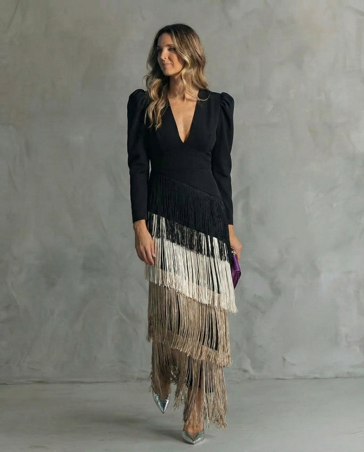Chiara – Vestido Sofisticado con Mangas de Flecos