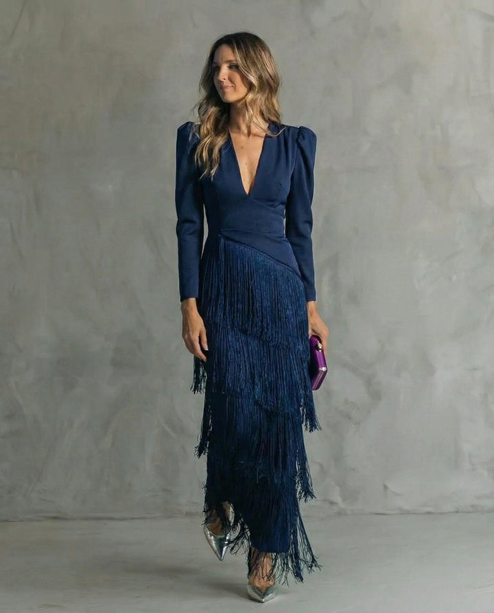 Chiara – Vestido Sofisticado con Mangas de Flecos