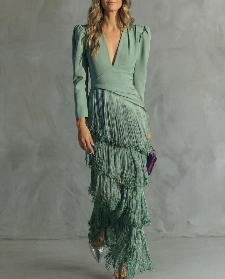 Chiara – Vestido Sofisticado con Mangas de Flecos